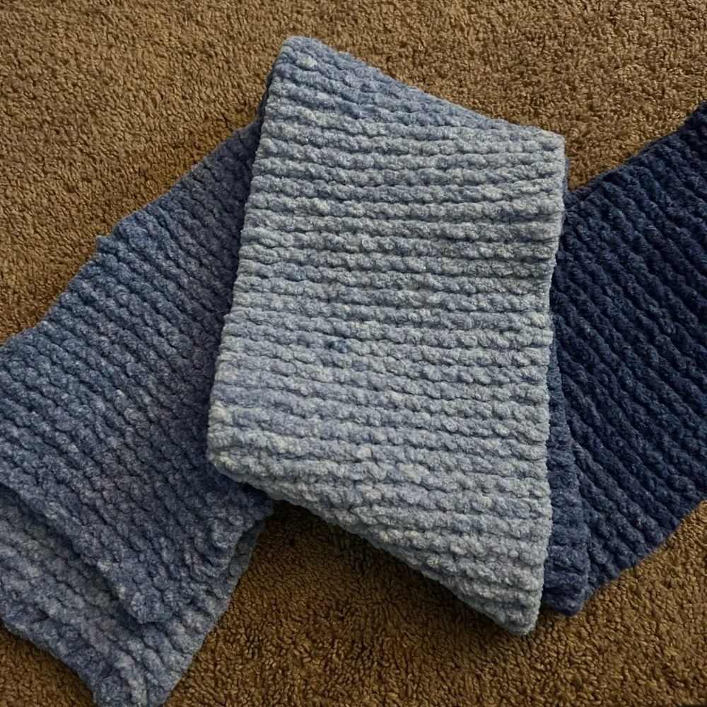 Bernat XXL homemade knitted scarf different blues! - Picture 3 of 7